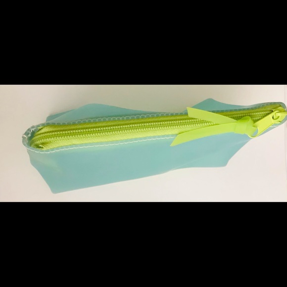 New Blue iPhone Case small r on Front 8” by 5” Make Up Jana Feifer - Picture 9 of 11